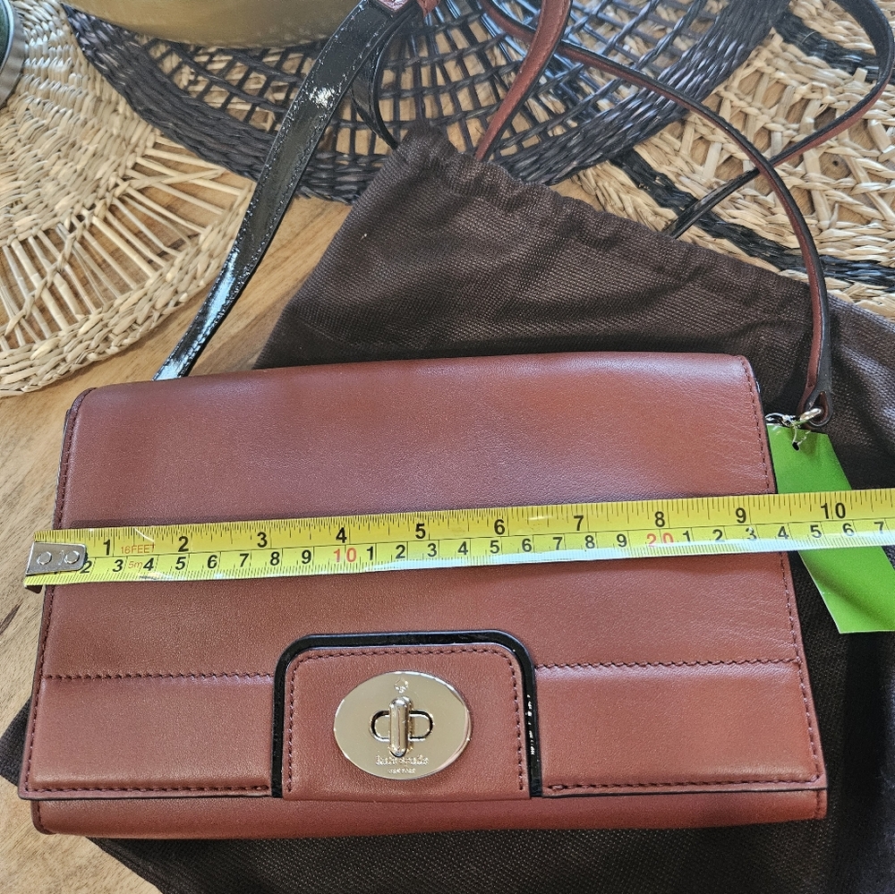 Kate Spade Hampton Road Juliana crossbody, gold turn lock purse - Picture 3 of 10